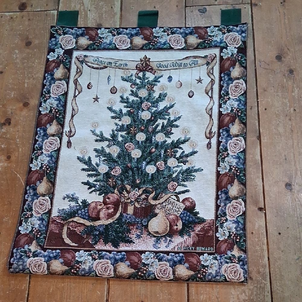 Beautiful Vintage Christmas Tree Tapestry.‎